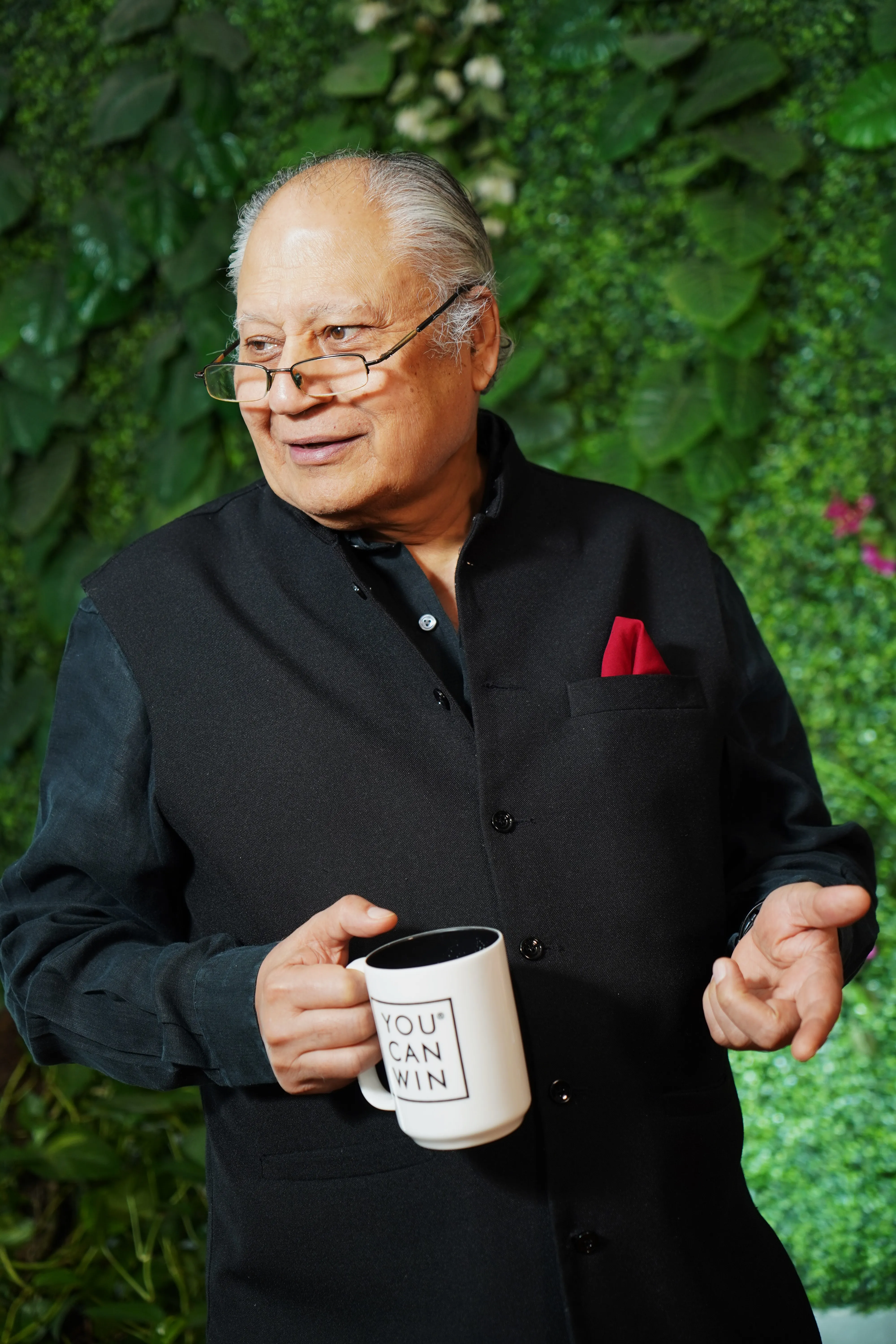 Shiv Khera with You Can Win Mug
